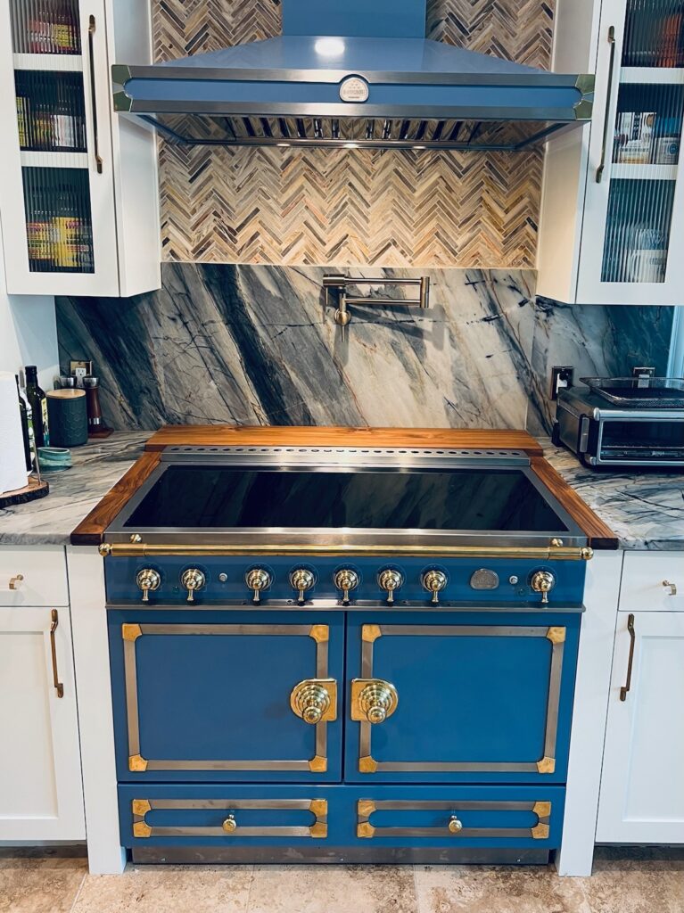 Kitchen remodel with blue range and marble backsplash in The Hills TX